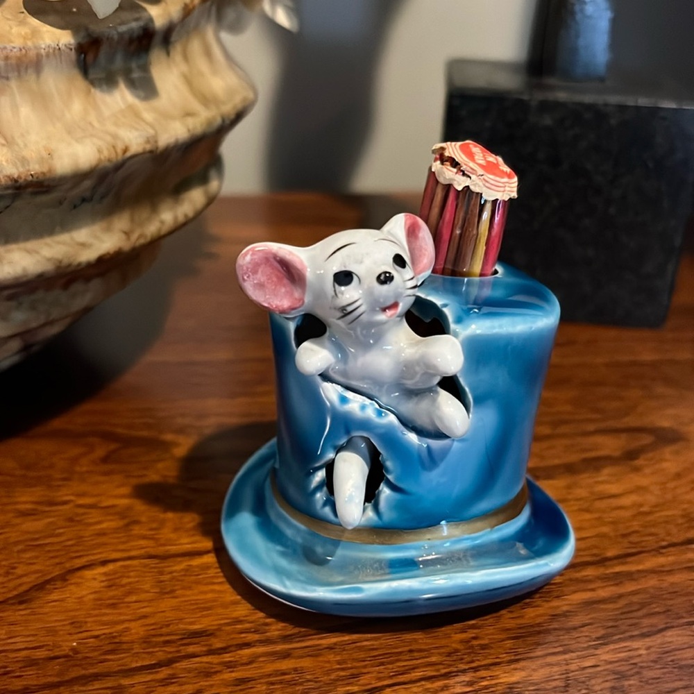 Vintage toothpick holder  in remarkable condition, original toothpicks included